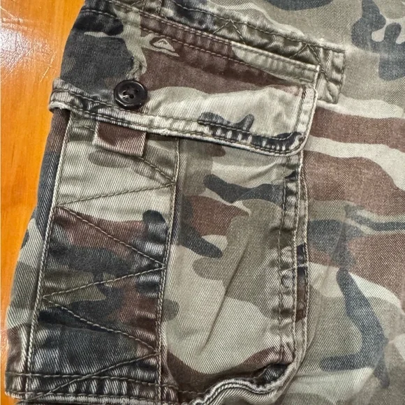 Men's Quicksilver Camouflage Cargo Shorts - Size 32 - Picture 6 of 11